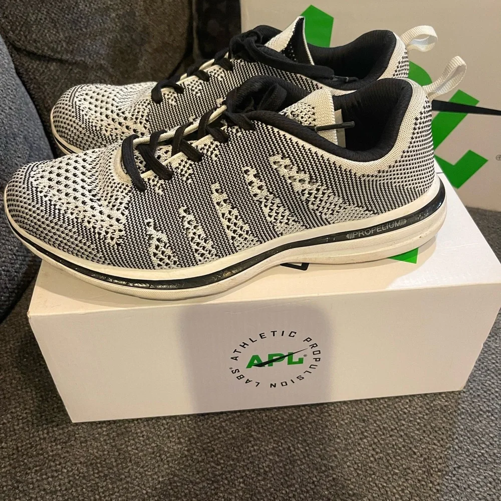 Black and white women’s APL sneakers - Picture 6 of 6